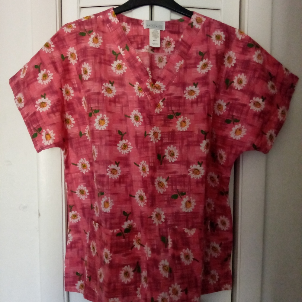 Scrub Top Size M - NWOT